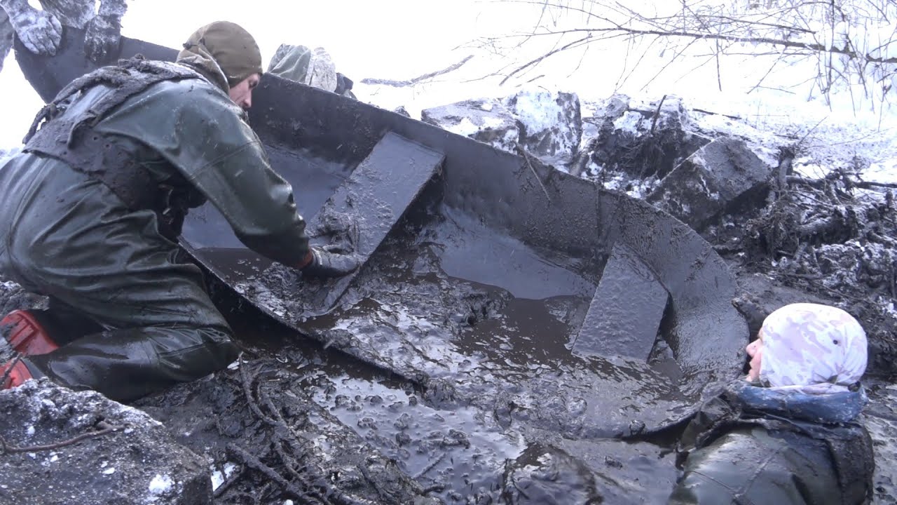 Нашли военную лодку, раскопки по Войне с металлоискателем, поиск артефактов