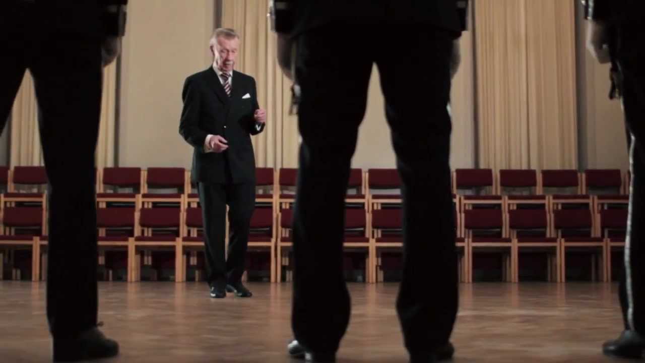 Yliopistosta Linnan juhliin - Åke Blomqvist ja kadetit