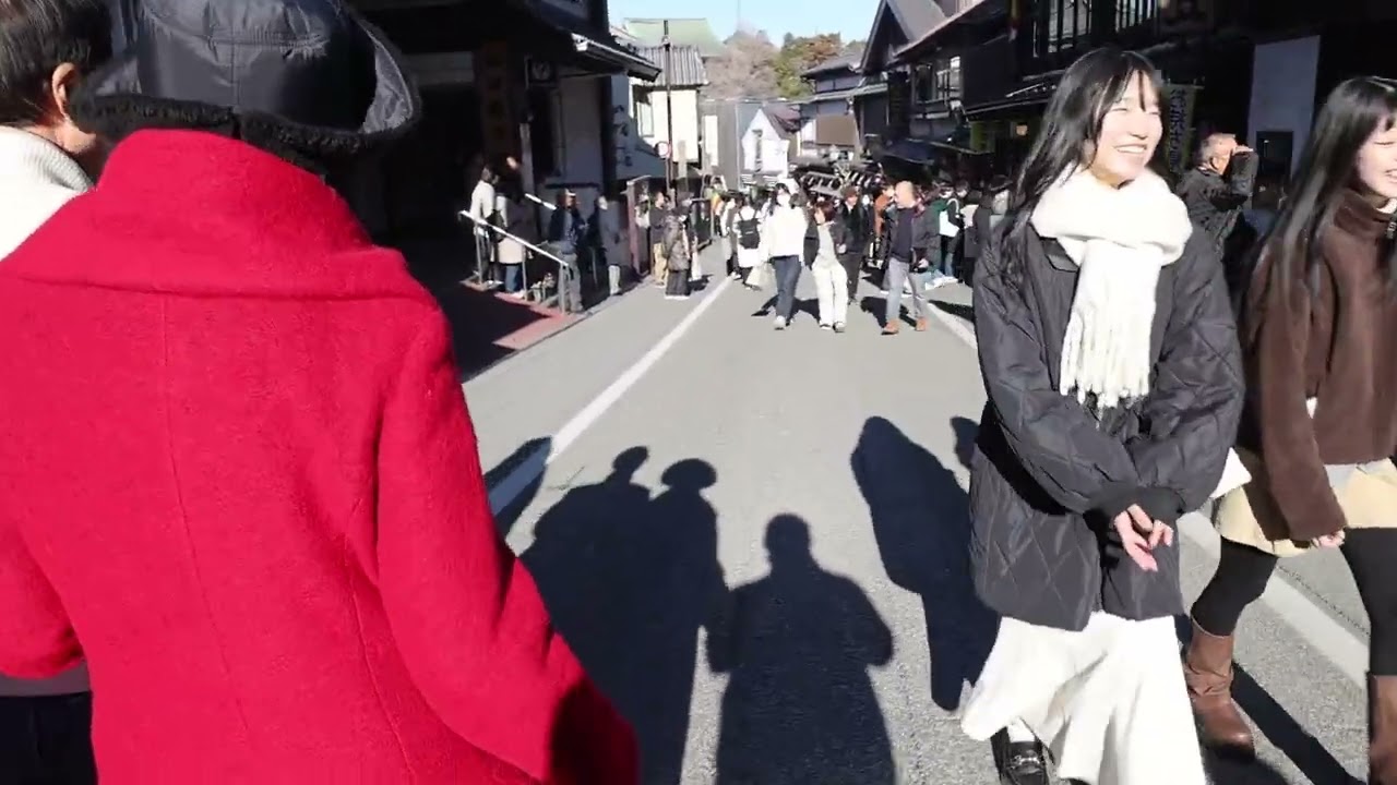 成田山、参道を行く