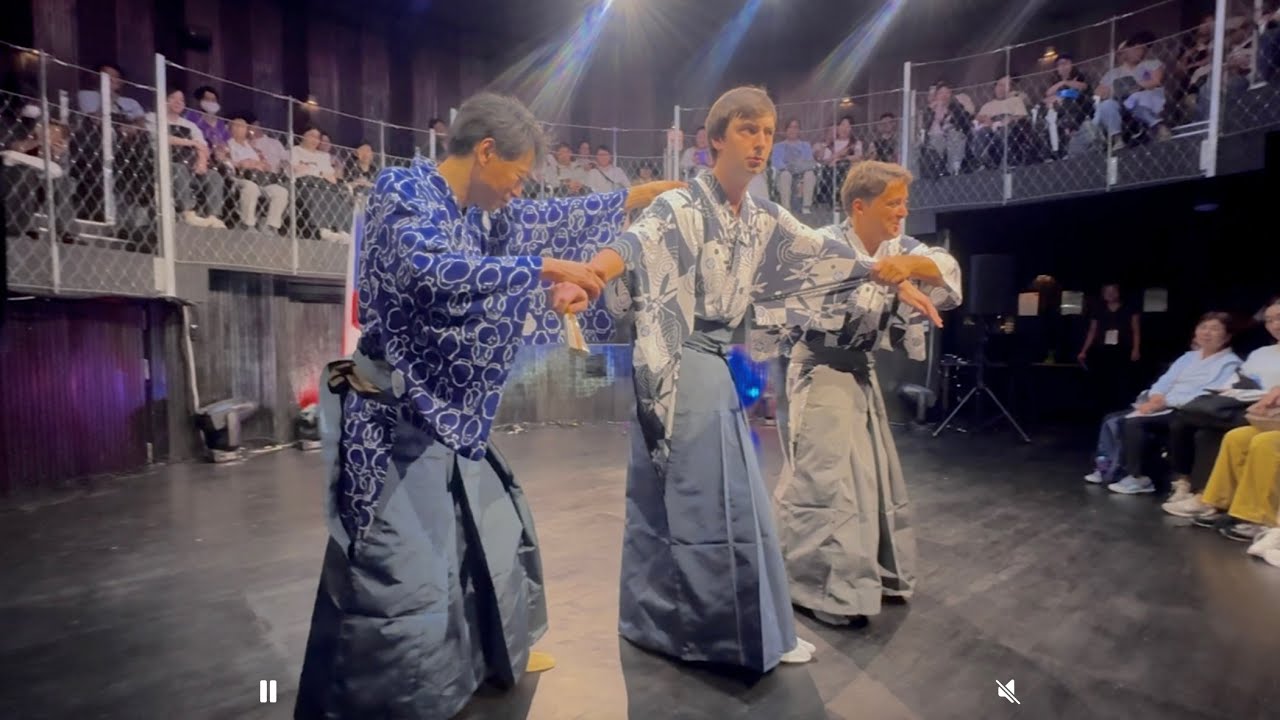 【Expo2025. 万博ライブラリー】チェコ館.  チェコ語•日本語ニカ国語狂言公演、Divadlo kjógen、口真似