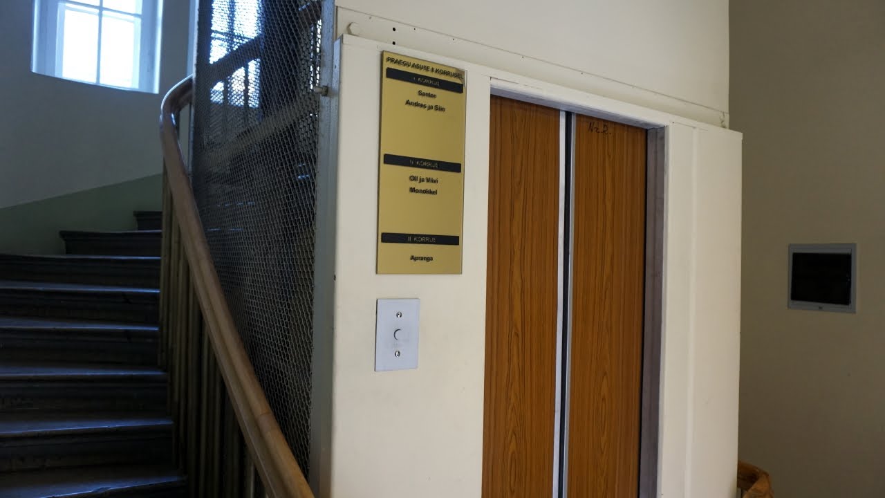 Vintage traction elevator with automatic doors @ Pärnu maantee 10 (staircase C), Tallinn, Estonia