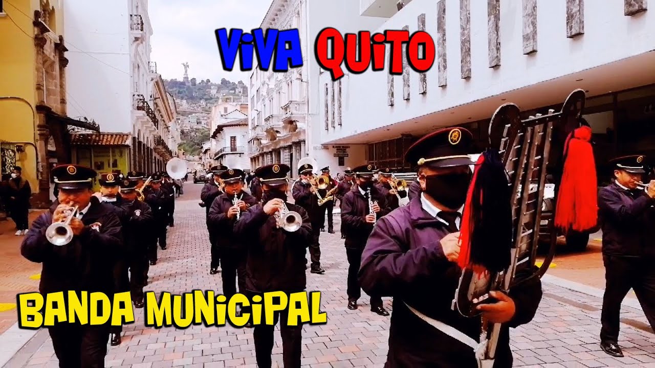 CON  LA BANDA  DEL MUNICIPIO DE, QUITO TOCANDO PARA MIS CHULLAS