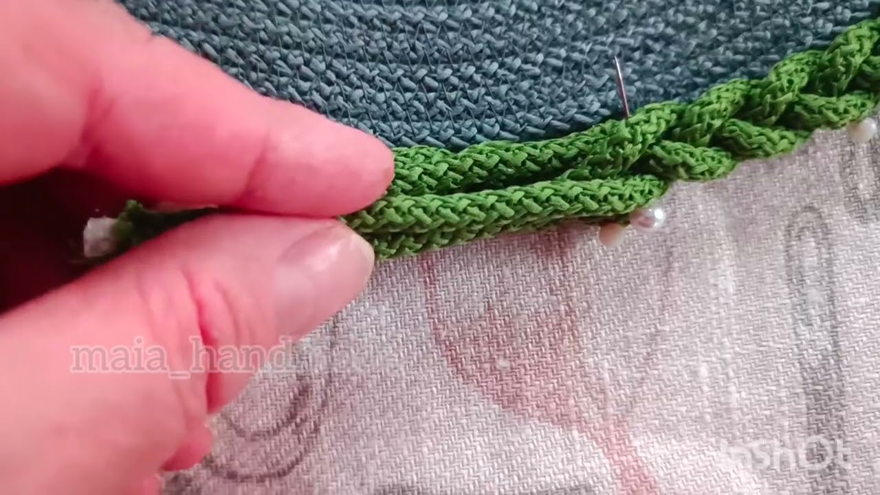 Шитье из шнура в технике зигзаг. Как украсить салфетку косичкой по краю.