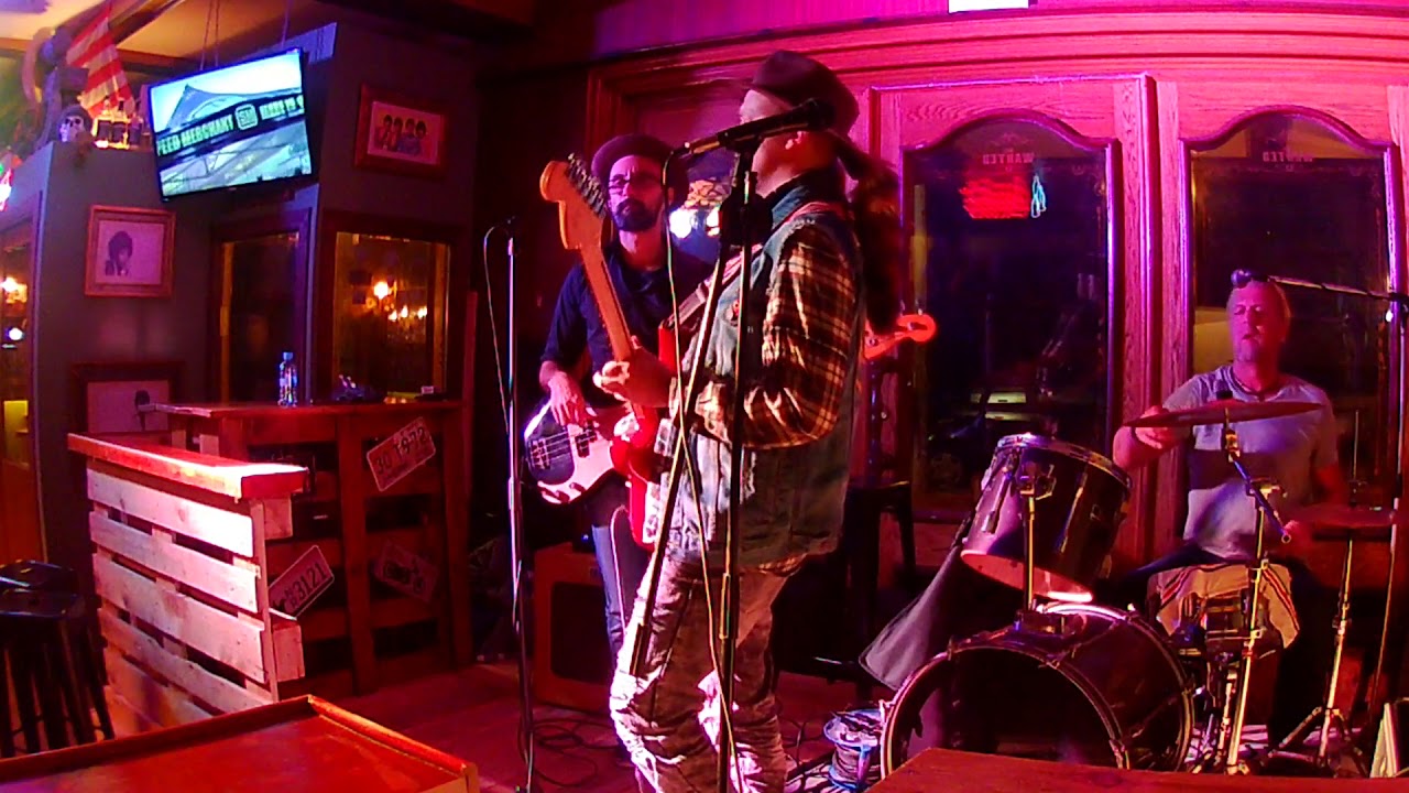 The Good Guys Band - Lenny SRV Cover (Bar Wanted)