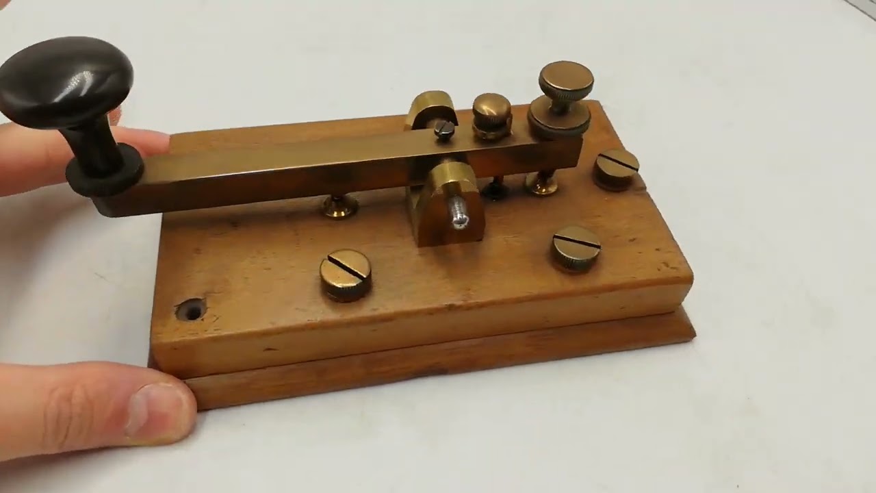 Pulsador Morse en Madera. 