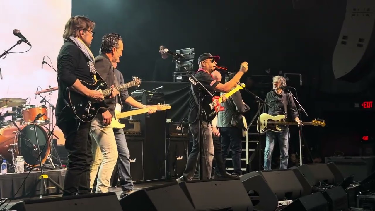 Tom Morello, Bruce Springsteen, Ike Reilly, Al Di Meola, Rise Against - Power To The People