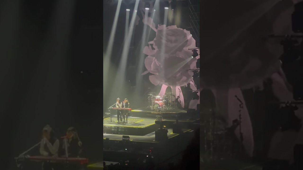 isyana sarasvati & rara sekar - luruh (fancam)