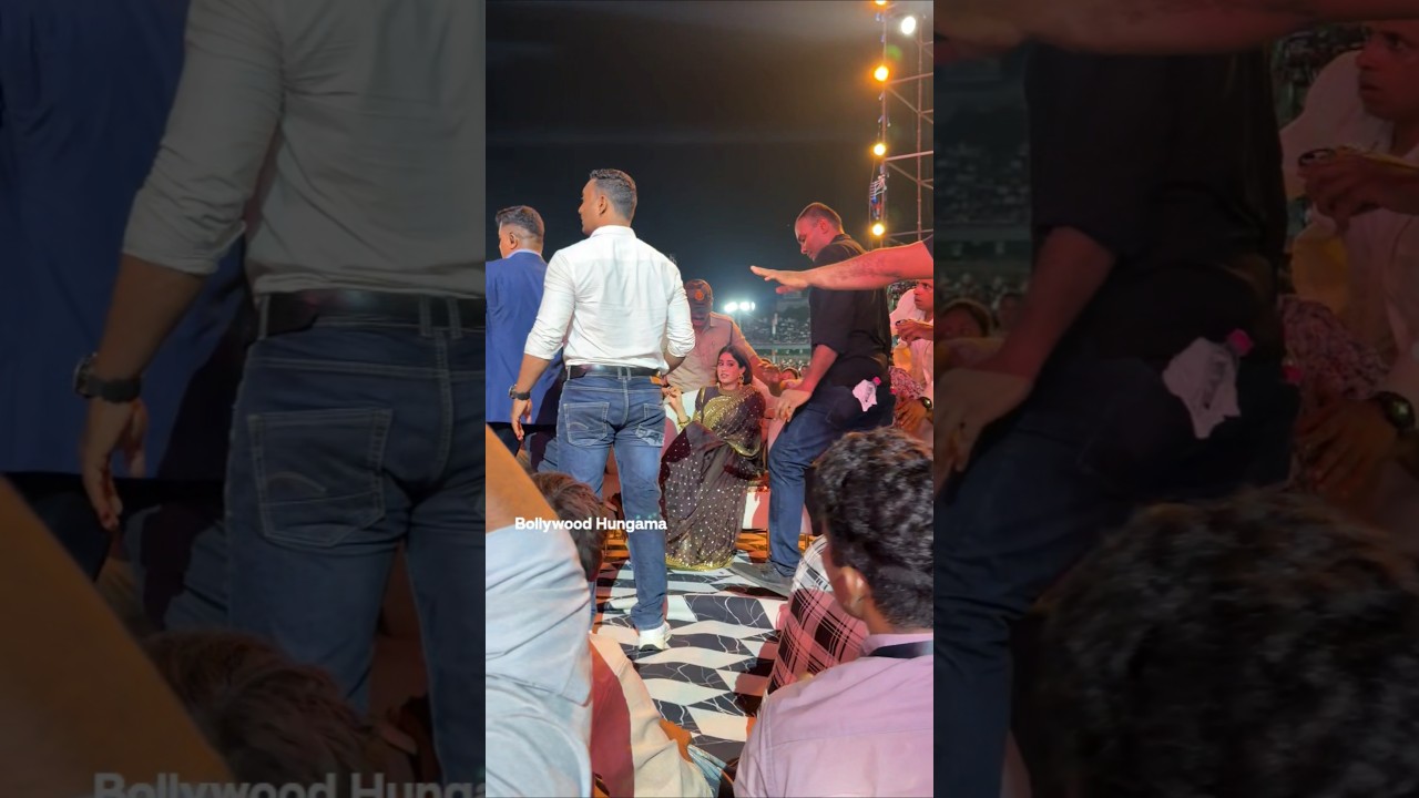 😳 SHOCKING incident A fan tries to touch #janhvikapoor & #ramcharan on #peddi event #shorts