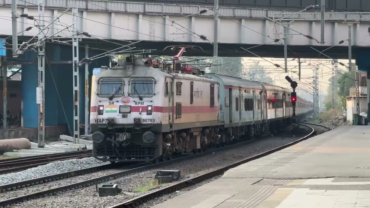 Morning Rail Action at Ernakulam Town | 4 Express Trains Skipping the Stop