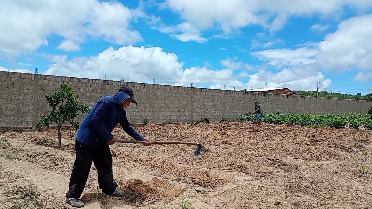 O trabalhador que vai pra trabalhar mais leva o tempo e dormir na roça 