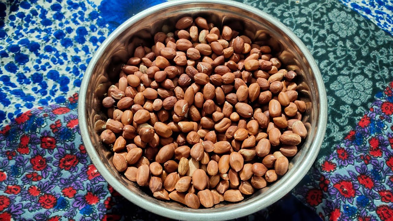 लाइव में बैठे-बैठे 1 किलो मूंगफली छील ली😊😊