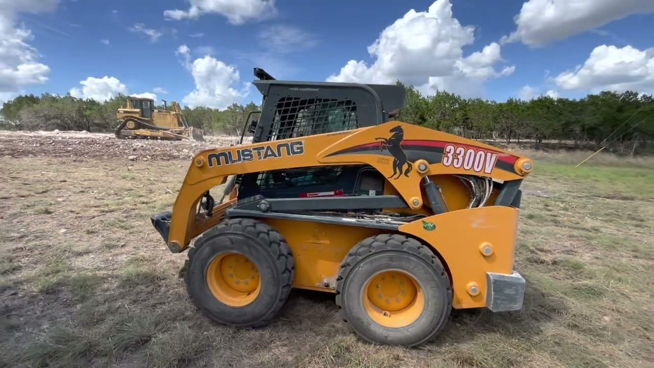 Mustang 3300V Skid Steer Loader