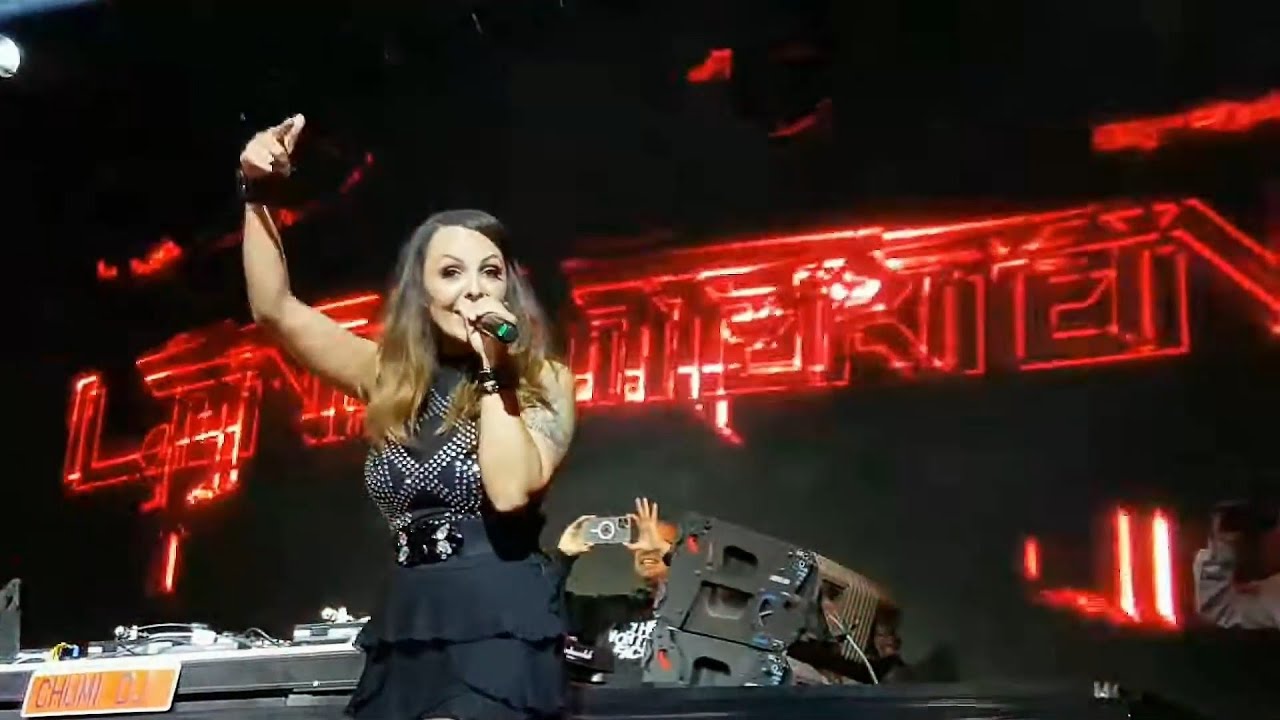Linda Mertens (Milk Inc.) Live At Yesterday Remember Parties 12-11-2022