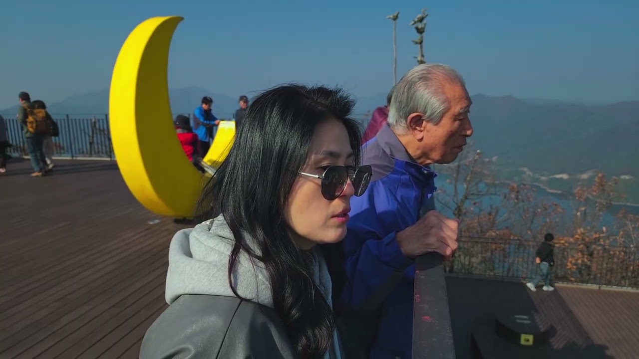 2025년 11월05일 수요일에 가족 나들이 / 모노레일 + 충북  제천 비봉산 하늘 전망대를 다녀온 영상입니다.