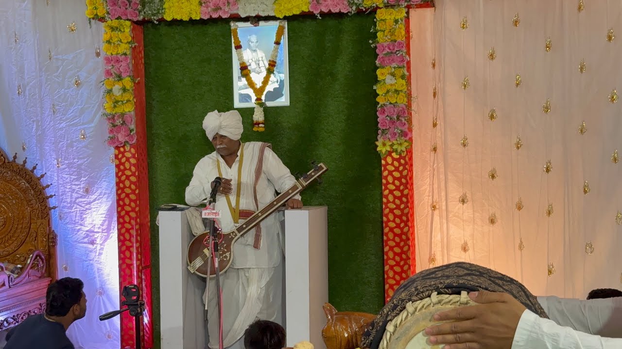 सांवळे परब्रह्म आवडे या जिवा । मनें मन राणिवा घर केलें | श्री गुरुवर्य