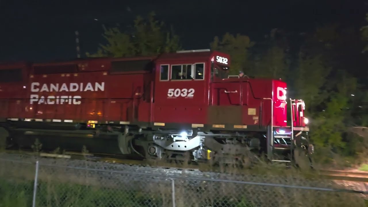 Union Pacific #6159 leading & Canadian Pacific #5032 leading double train video