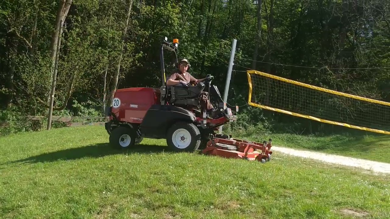 Toro Groundsmaster 3200 am steilen Hang mähen
