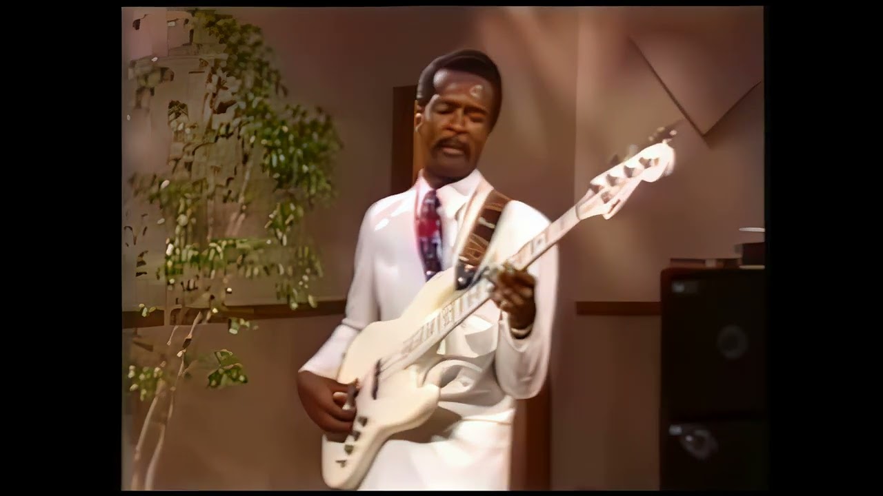 Larry Graham - Right Hand Technique - video quality improved
