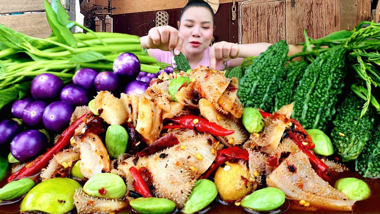 ตำสะไบนางสะตอกรอบเผ็ดๆเเกล้มมะระเน้นๆส่งท้ายสงกรานต์|ส้มซ่าพาเเซ่บ 15 เมษายน ค.ศ. 2025