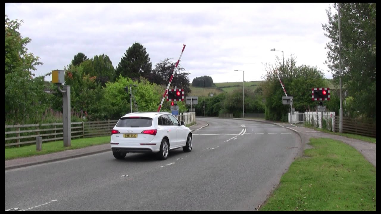 Dingwall Middle Level Crossing - Kyle of Lochalsh Line - Dingwall, Highland