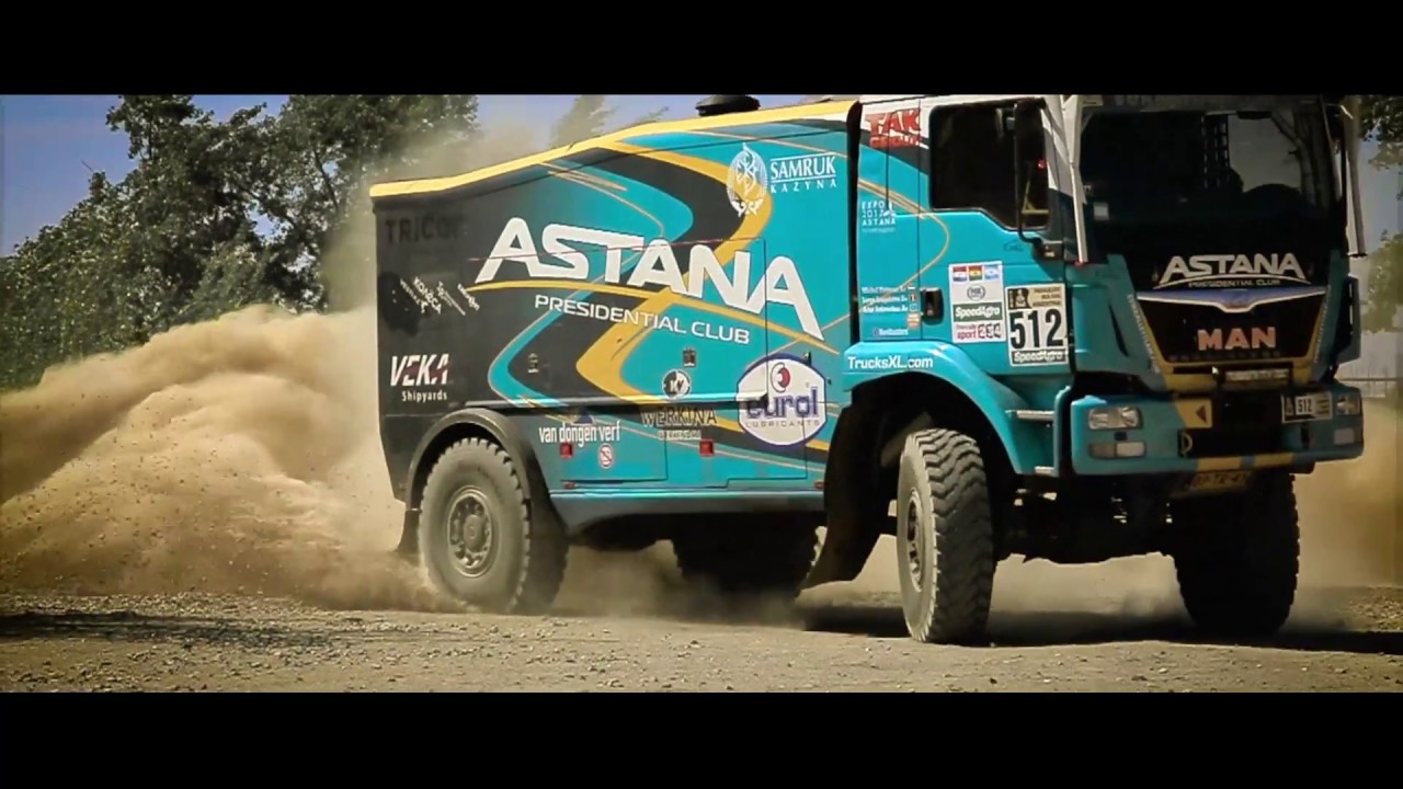 Боевой грузовик Astana Motorsports в казахстанских степях