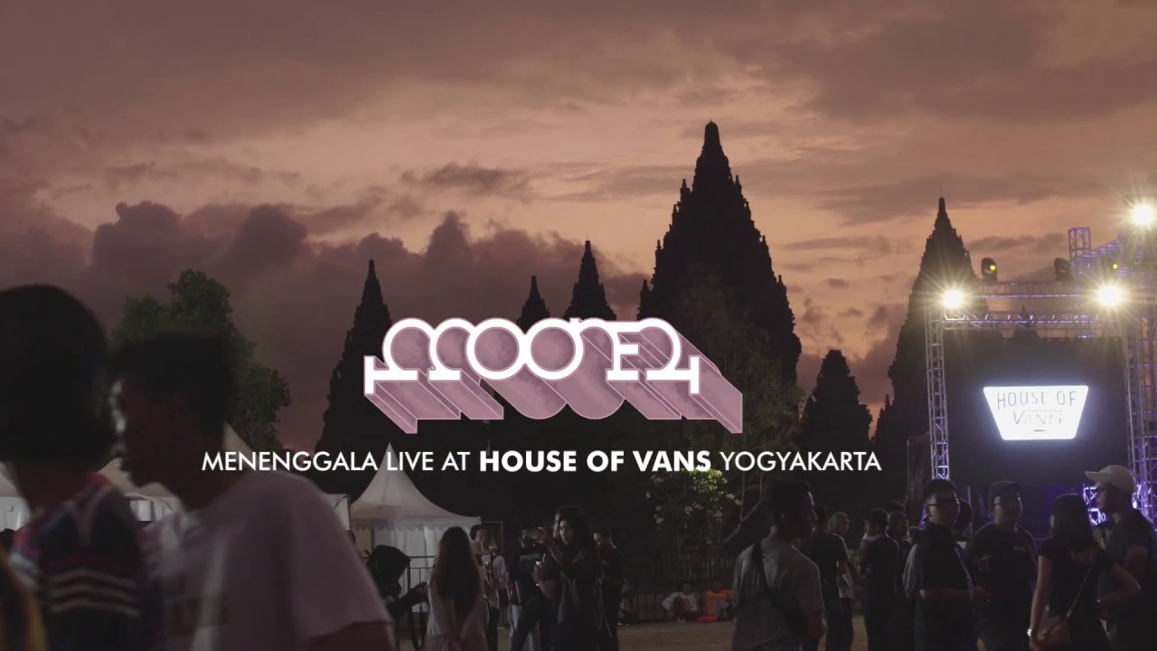 MOONER - MENENGGALA (live at House Of Vans, Jogjakarta)