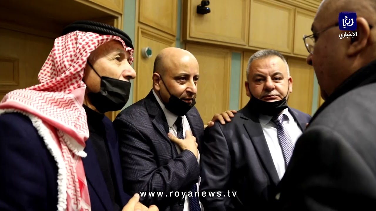لقطات للحكومة والنواب في أروقة المجلس الخميس