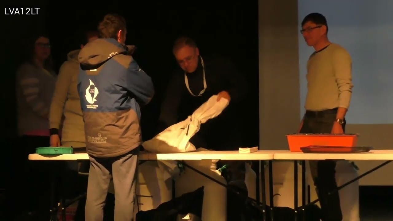 Poledinės žūklės pasaulio čempionatas Estijoje. Žuvies svėrimas. Pirma diena