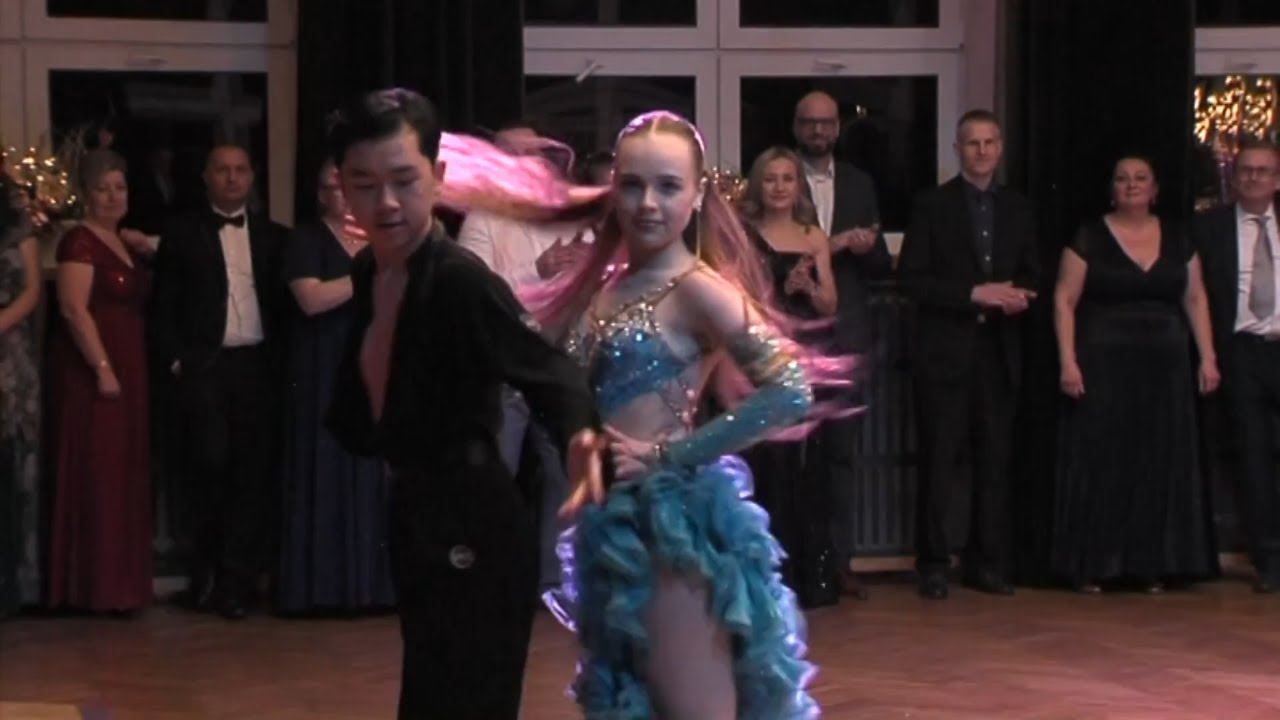 Ples města Hlučín: Elegance, hudba Dolbend a tombola ✨  │ #Hlucinsko.TV │ @TelevizeHlucinsko