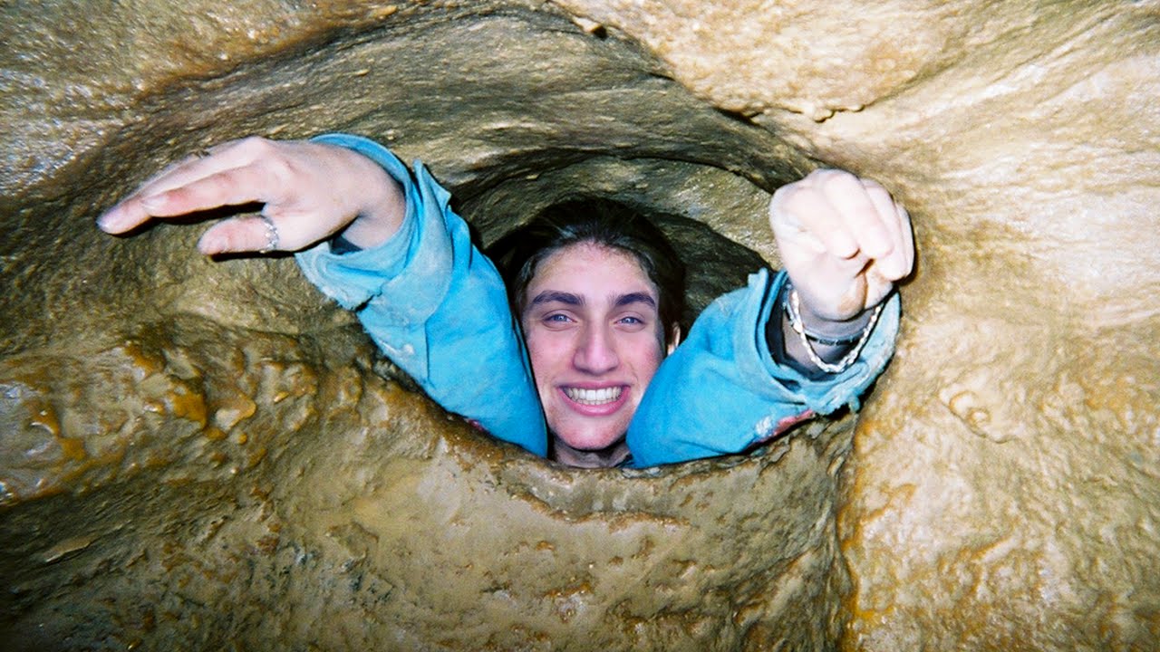 HE WAS HIDING THERE FOR YEARS! (Garry's Mod)