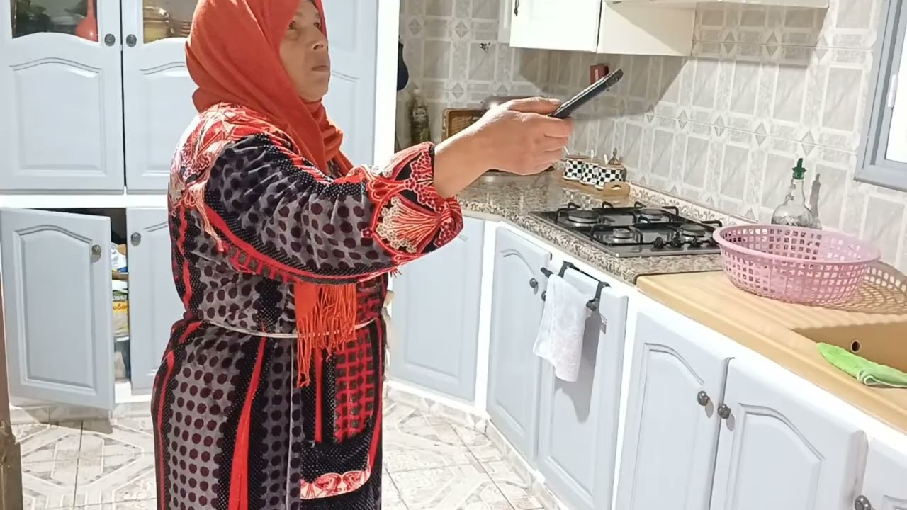 طلبت مني بنتي باش نعاود نعملها .خذيت بخاطرها وعملتها