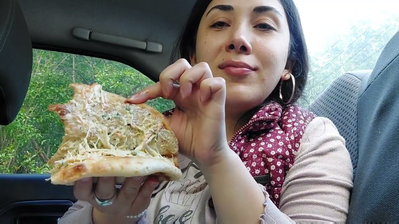 ვარდისფერი საცხობის გადაკეცილი ხაჭაპური და ლობიანი StreetFood