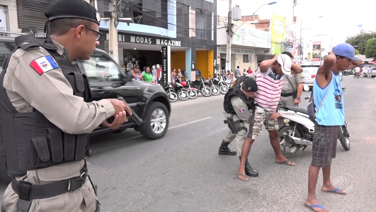 Operação preventiva da polícia militar para o combate de armas e droga