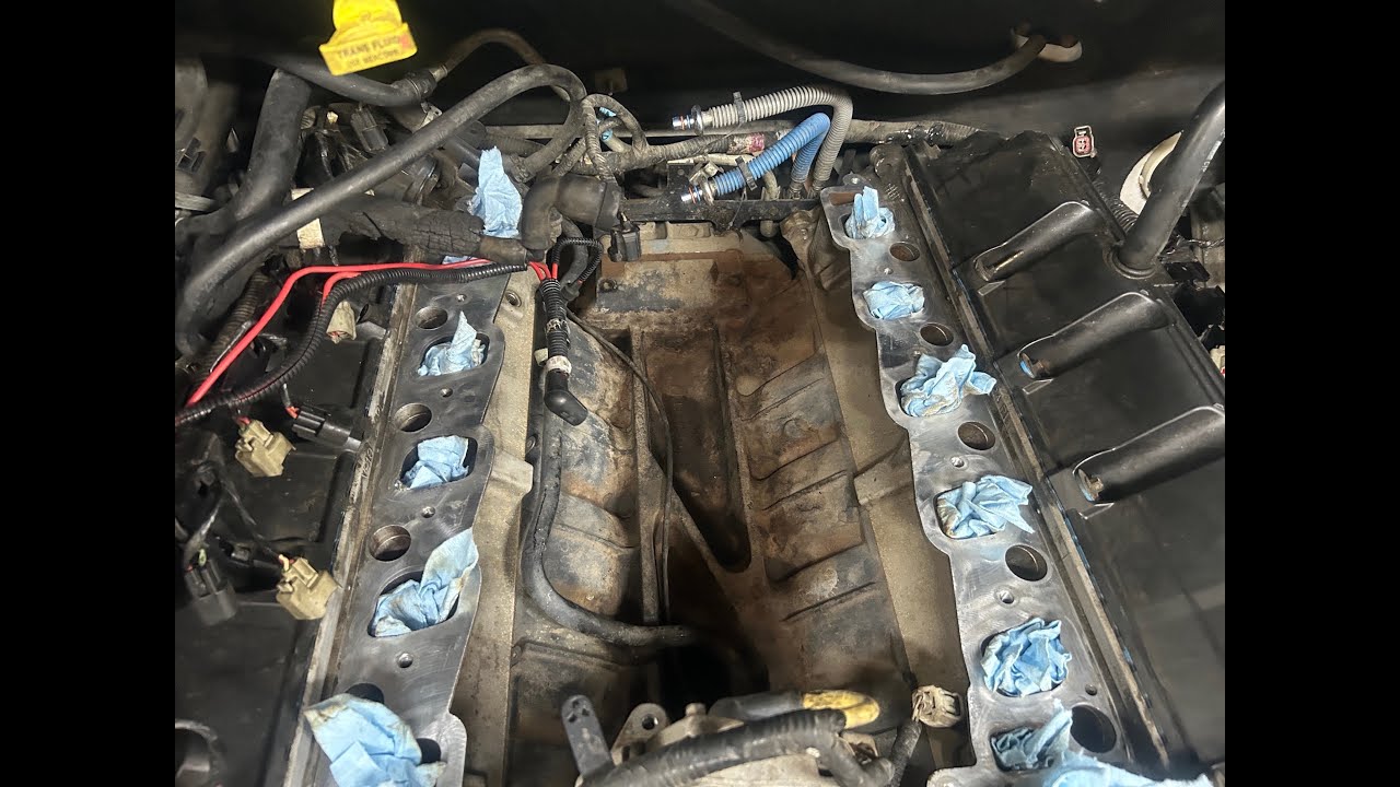 Устранение проблемы с резьбой свечи зажигания на нашем Ford Excursion V10 2001 года выпуска