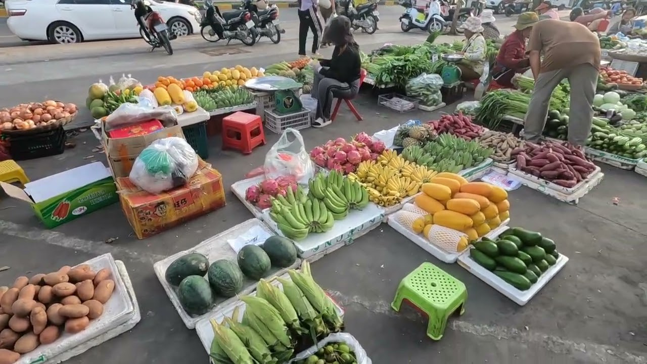 ដើរមើលផ្សារបោះដុំបន្លែផ្លែឈើ/Visiting the fruit and vegetable wholesale market in Siem Reap
