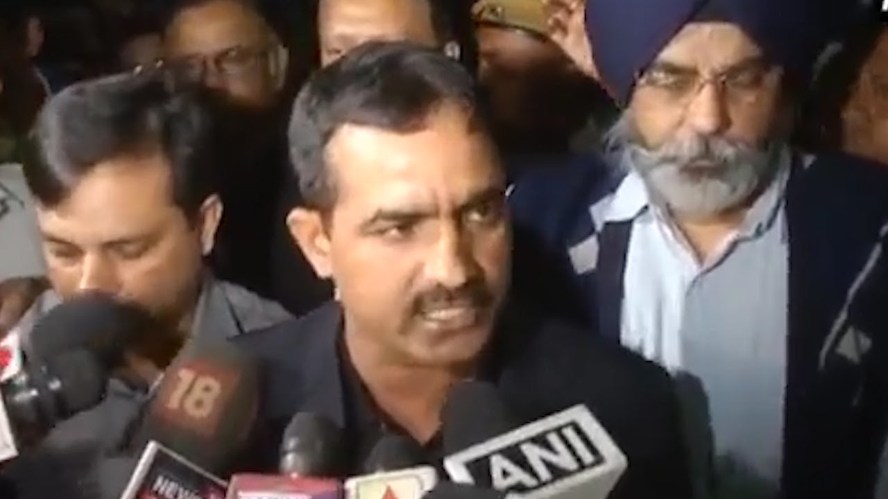 Detained CBI officers released by Kolkata police after brief questioning