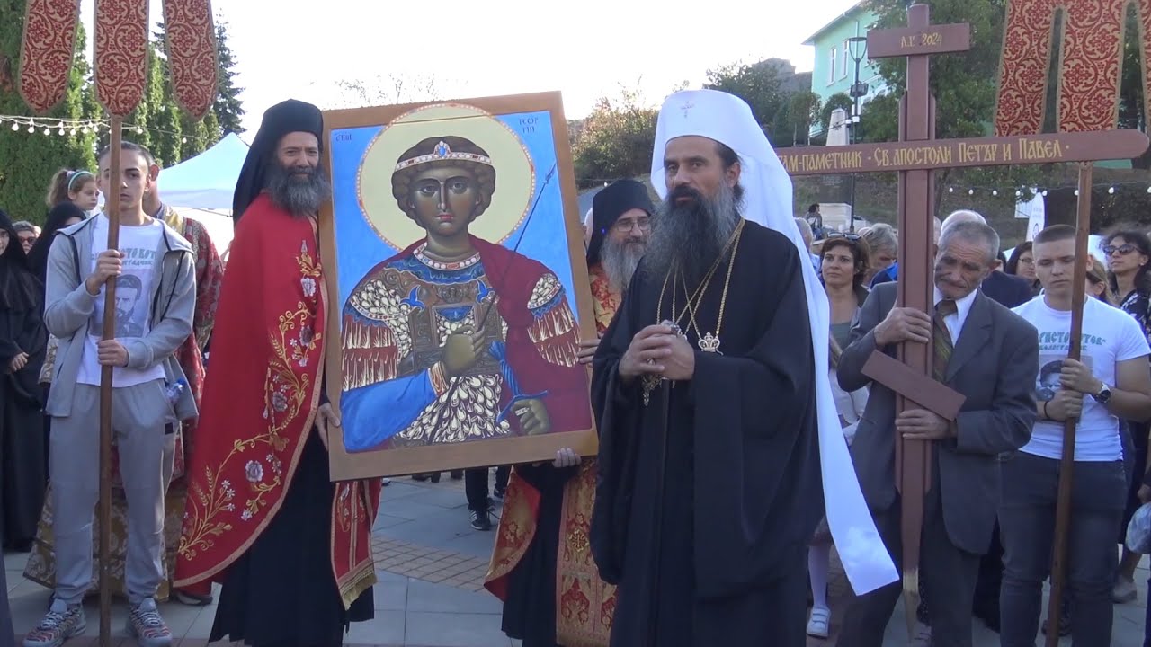 Тържество по посрещане на икона на св. Георги Зограф в гр. Белоградчик.Първа копкана за нов храм.