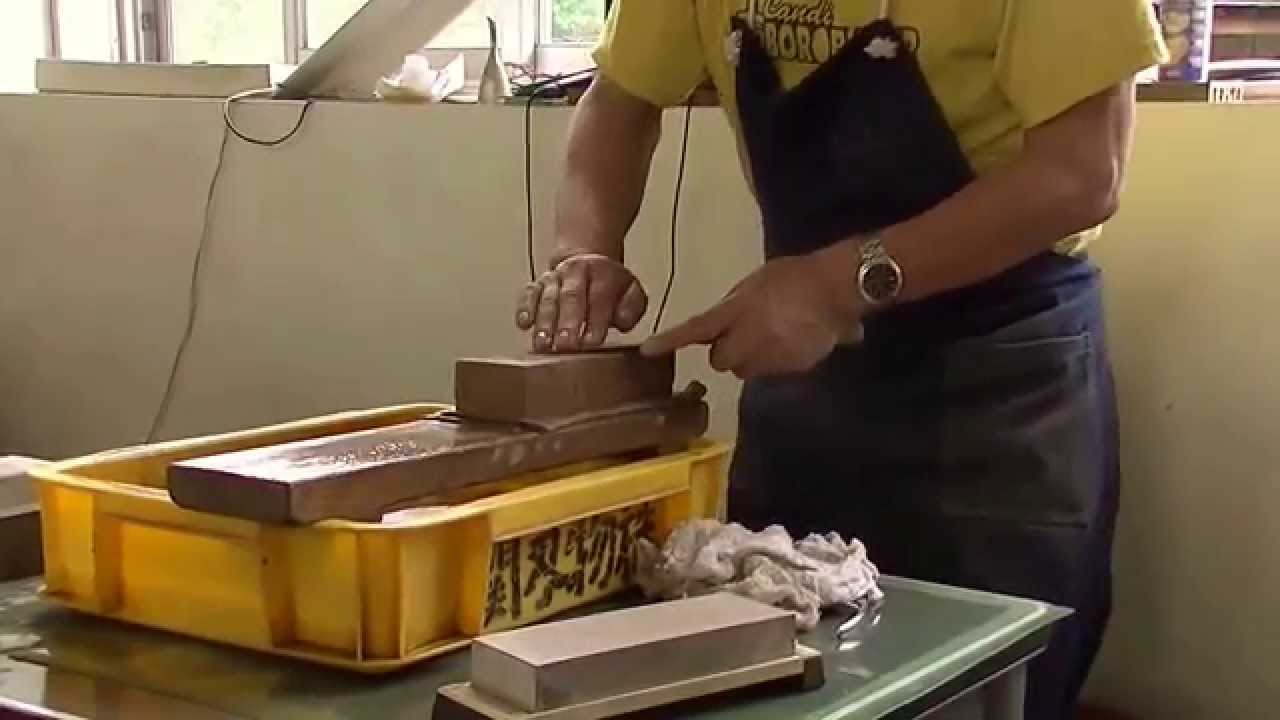 世界一の切れ味を誇る日本刀の流れをくむ日本伝統包丁の研ぎ方　The correct way of sharpening a knife