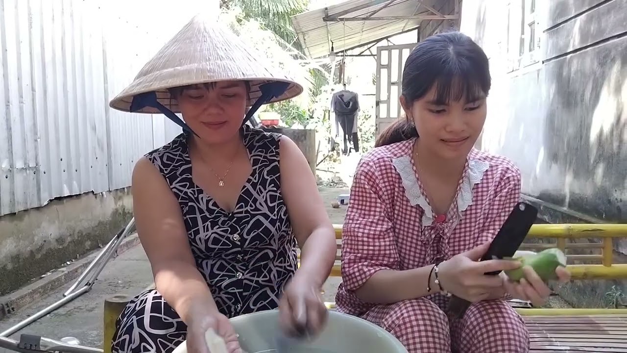 🍌 Mẹ Chị Em Sinh 3 trổ tài làm món ngon từ chuối – Cả nhà mê tít!