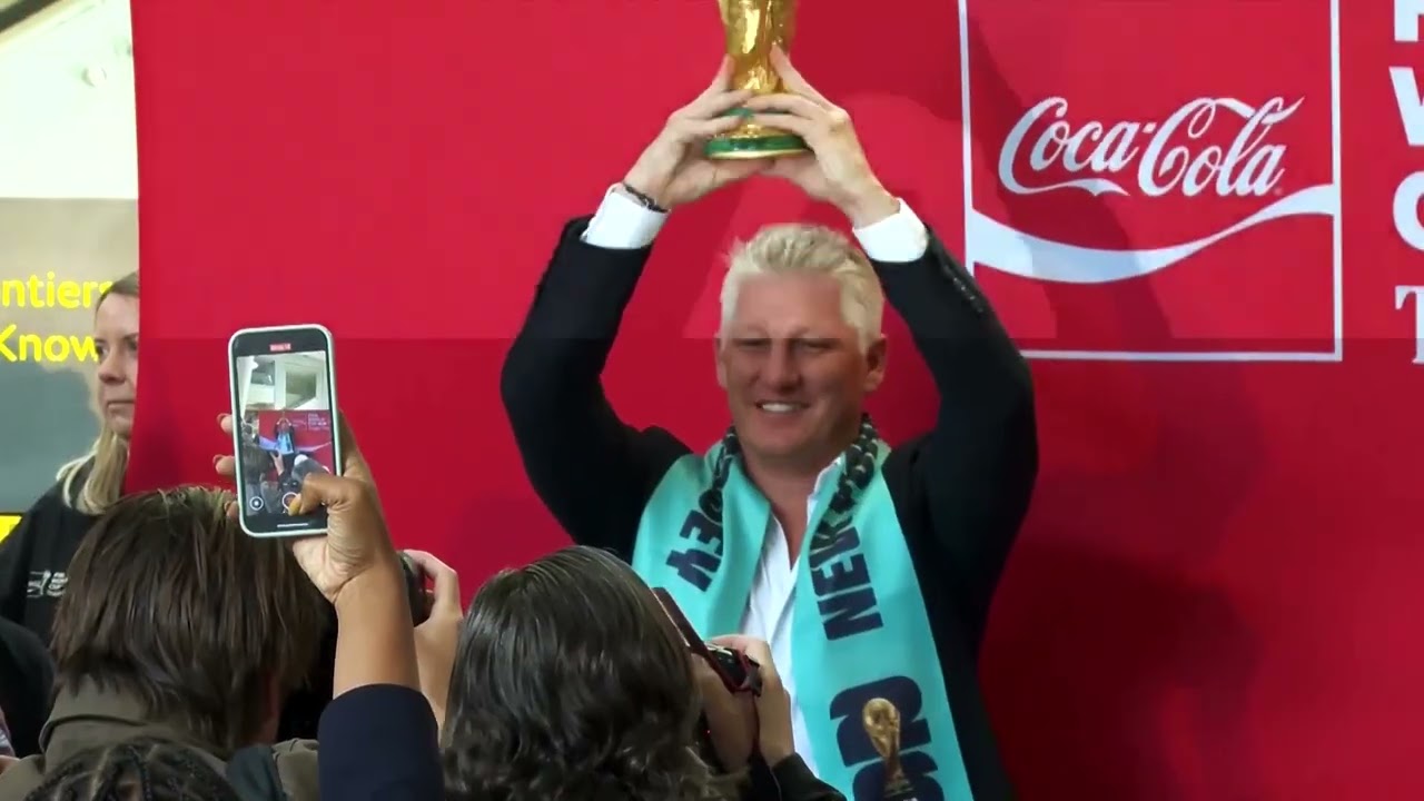 В Нью-Йорке состоялась презентация кубка мира по футболу FIFA.