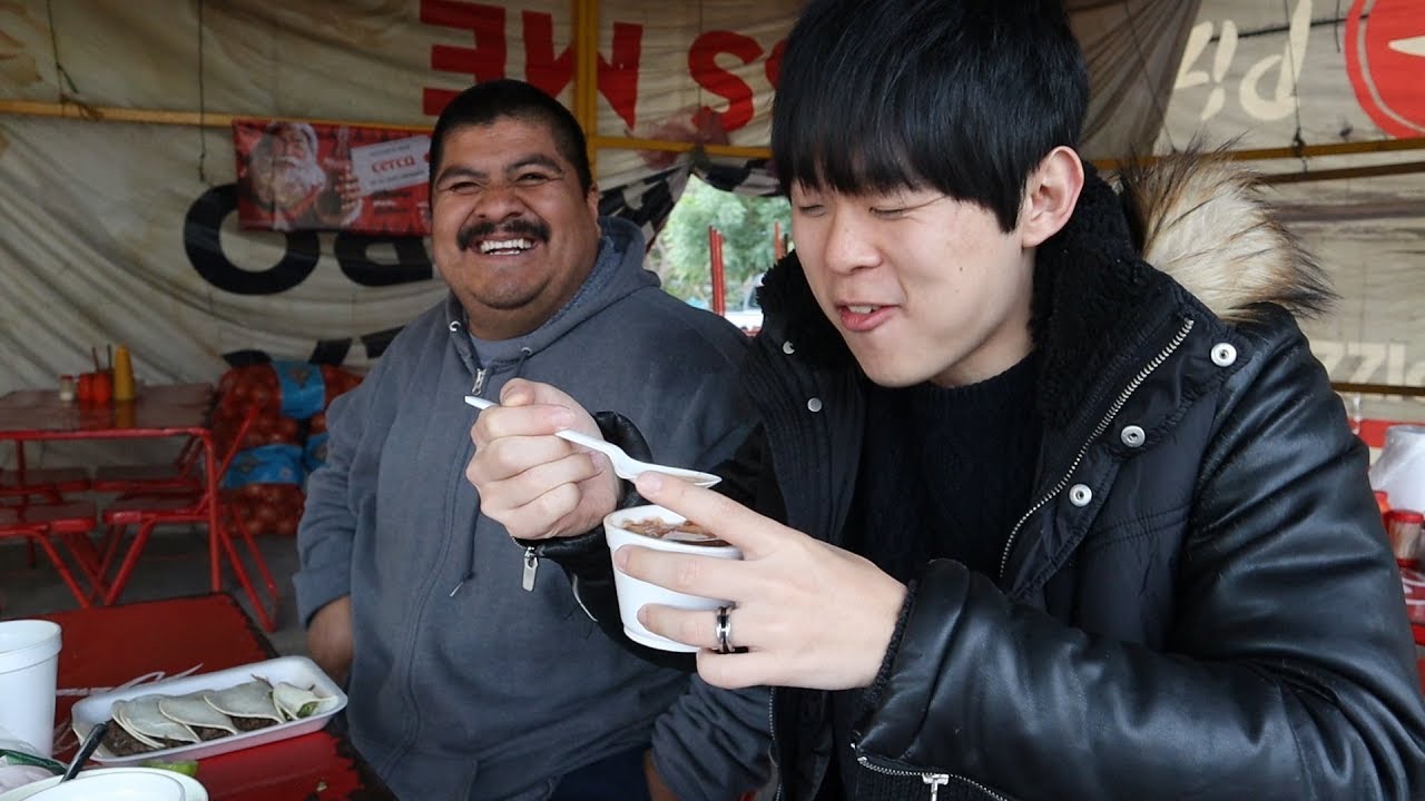 AS&Iacute; DESAYUNAN LOS MEXICANOS EN LA CALLE