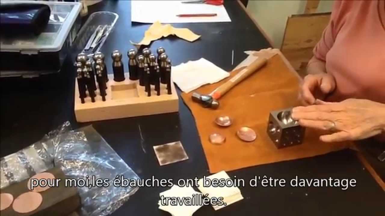 Set pour emboutir et forger : 24 bouterolles 1 dé