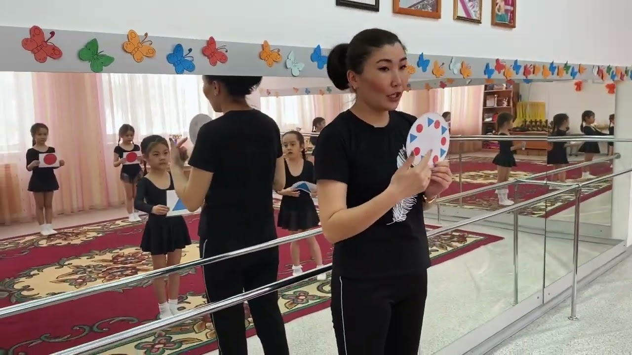 Классикалық қол және аяқ позициялары
