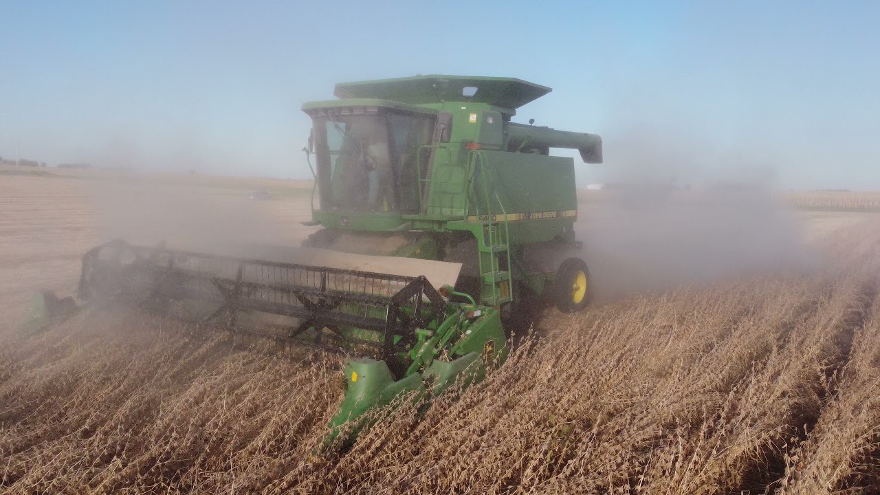 John Deere 9400 Combining Beans