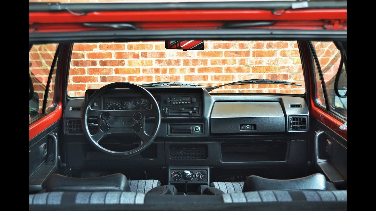 Volkswagen Golf GTI 1982 vs. Volkswagen Golf GTI 16V 1991 - Interiores