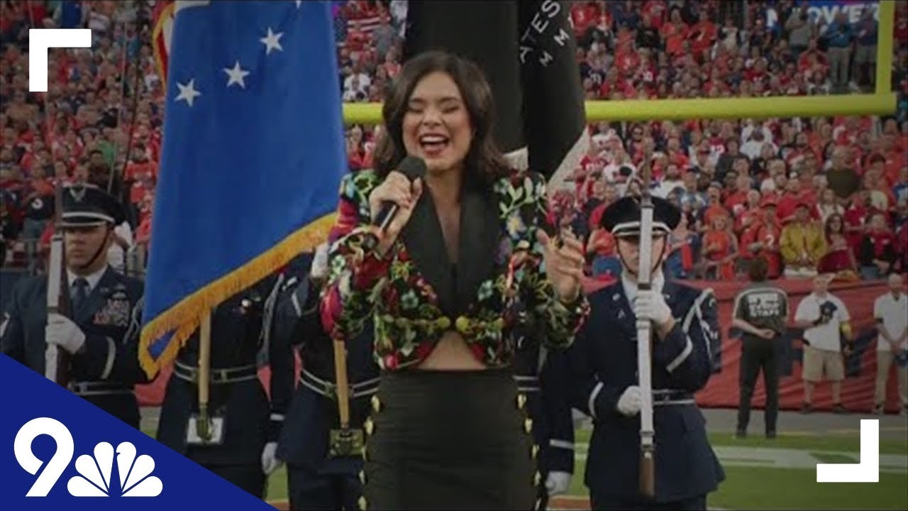 Belen De Leon sings national anthem before Broncos game
