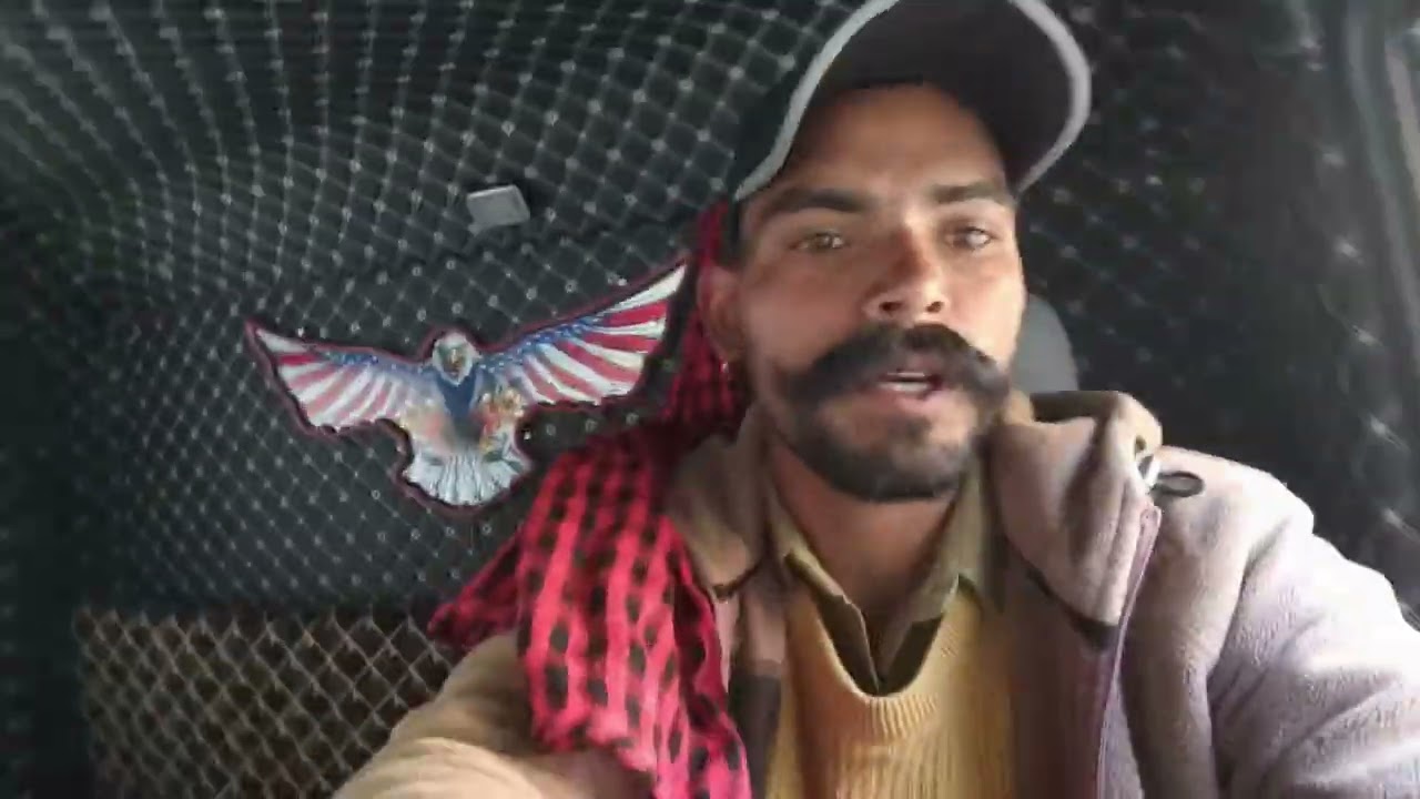आज के सफर की शुरुआत। और गोल्डी के मैच का आनंद लेते हुए#
