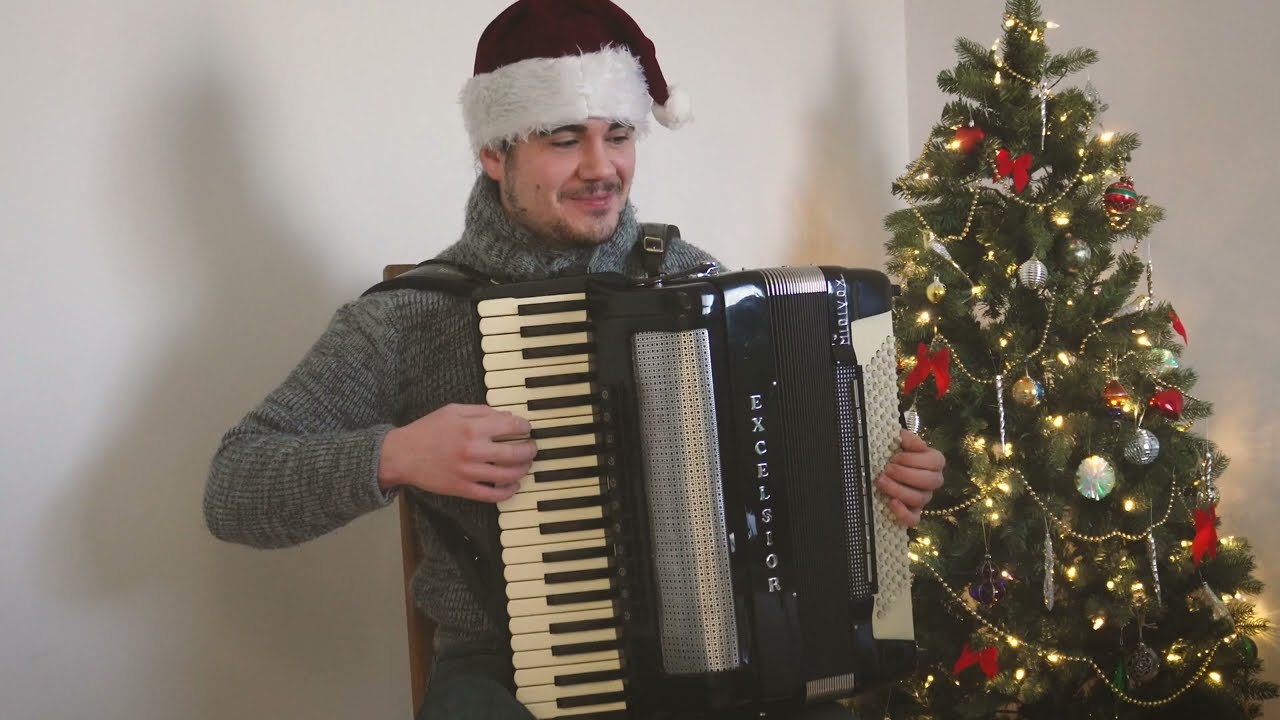 Felix Mendelssohn - Gutenberg Cantata (Hark! The Herald Angels Sing) Performed on Accordion
