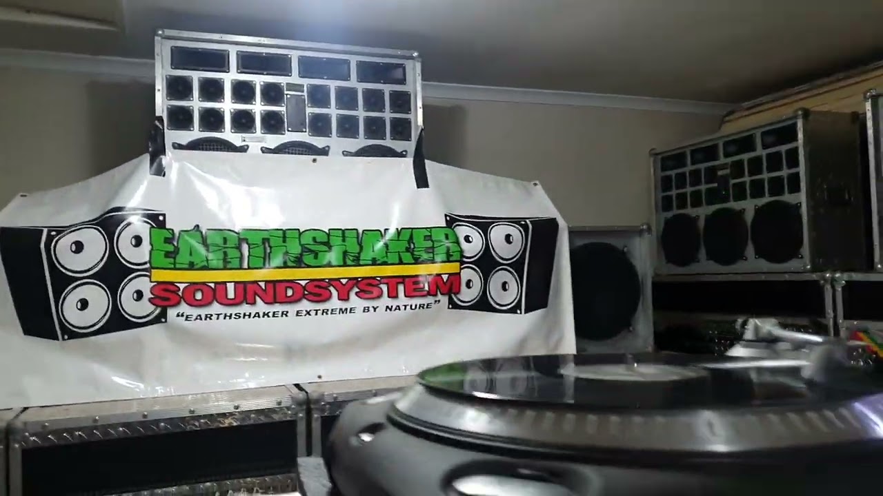 Earthshaker plays Aswad : 