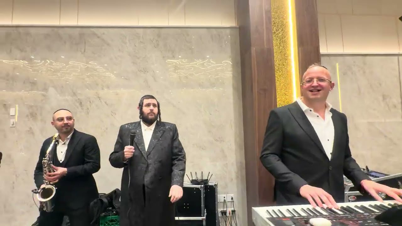 Pinny Ostreicher on the keys @ Shmueli Ungar @ Berl Polatseck & Rosenberg Hit 